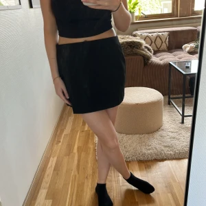 Kjol - 70kr strl m, säljer då ja köpte fel storlek 