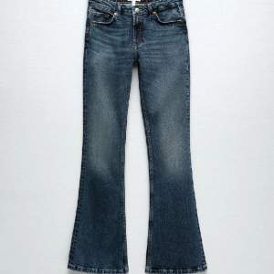 Jätte snygga jeans som tyvärr inte kommer till användning 💗  Köpta för 259kr  Har lite defekter längt ner  Skriv för mer bilder 💗