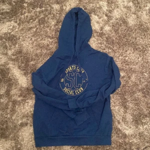 Blå hoodie 💙 - Från Cubus 