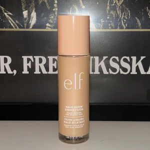 Elf Halo glow - Säjer denna fina foundation som är slutsåld nästan överallt. Säljer då jag beställde fel färg💗Har endast testat produkten vid 2 tillfällen så den är som ny💗