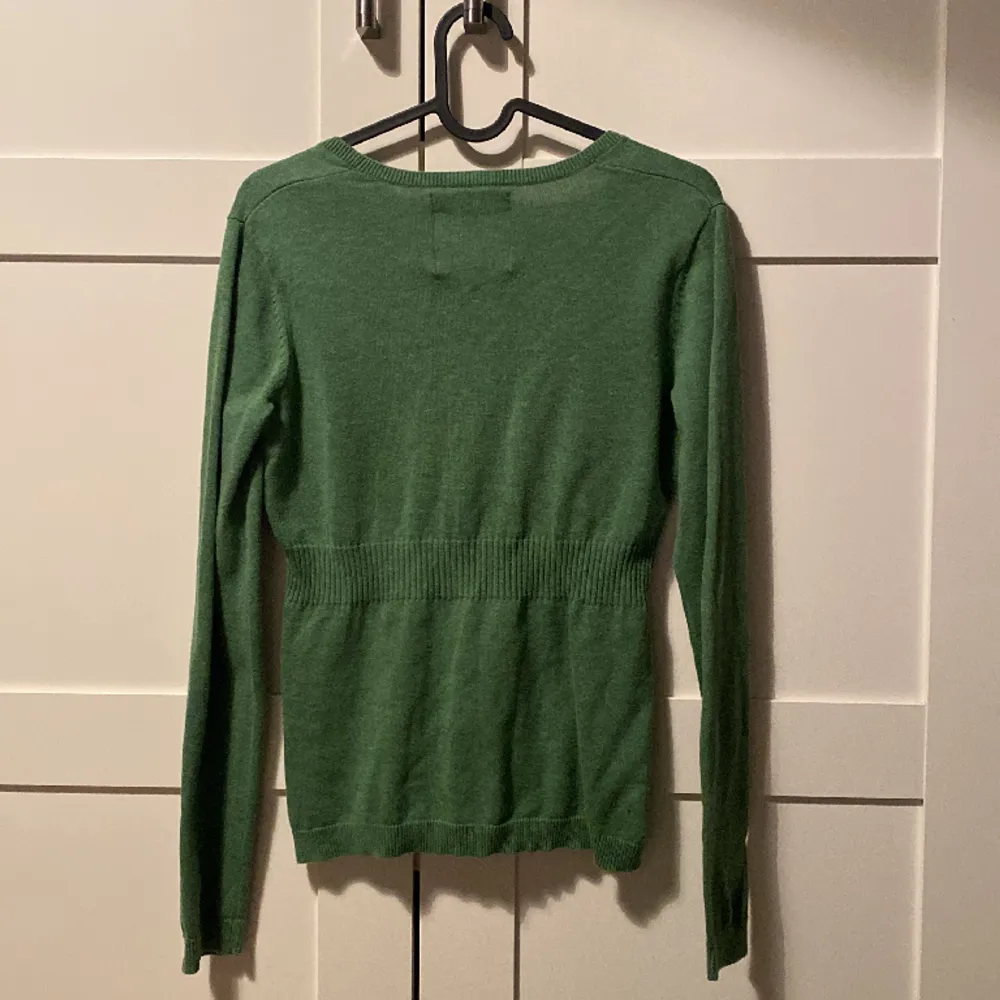 Grön långärmad vintage tröja, korsad, inga tecken på användning . Tröjor & Koftor.