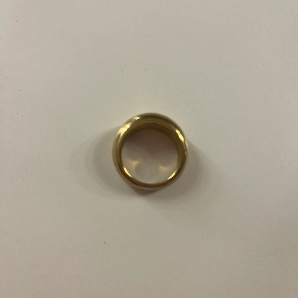 Säljer denna ring ifrån edblad då jag är silver människa ❤️superfin . Accessoarer.