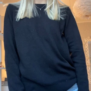 Svart vila-tröja🤍🤍 - Superfin tröja från vila🫶🏼använd men i fint skick!!🤍💗