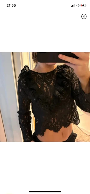Spets blus zara - Säljer min jätte fina spets blus ifrån zara❤️jätte bra skick och är endast använd få tal gånger!hör av om det behövs fler bilder