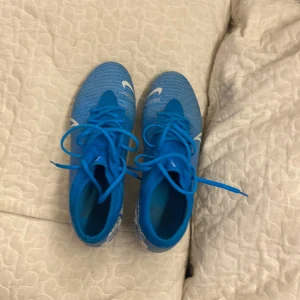 Nike mercurial - Säljer dessa snygga Nike fotbollsskor jag har knappast använt dem så de är i ett väldigt bra skick