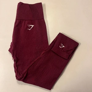Gymshark tights - Säljer då de ej kommer till användning och har för mycket träningskläder. Nya i skicket! Storlek S