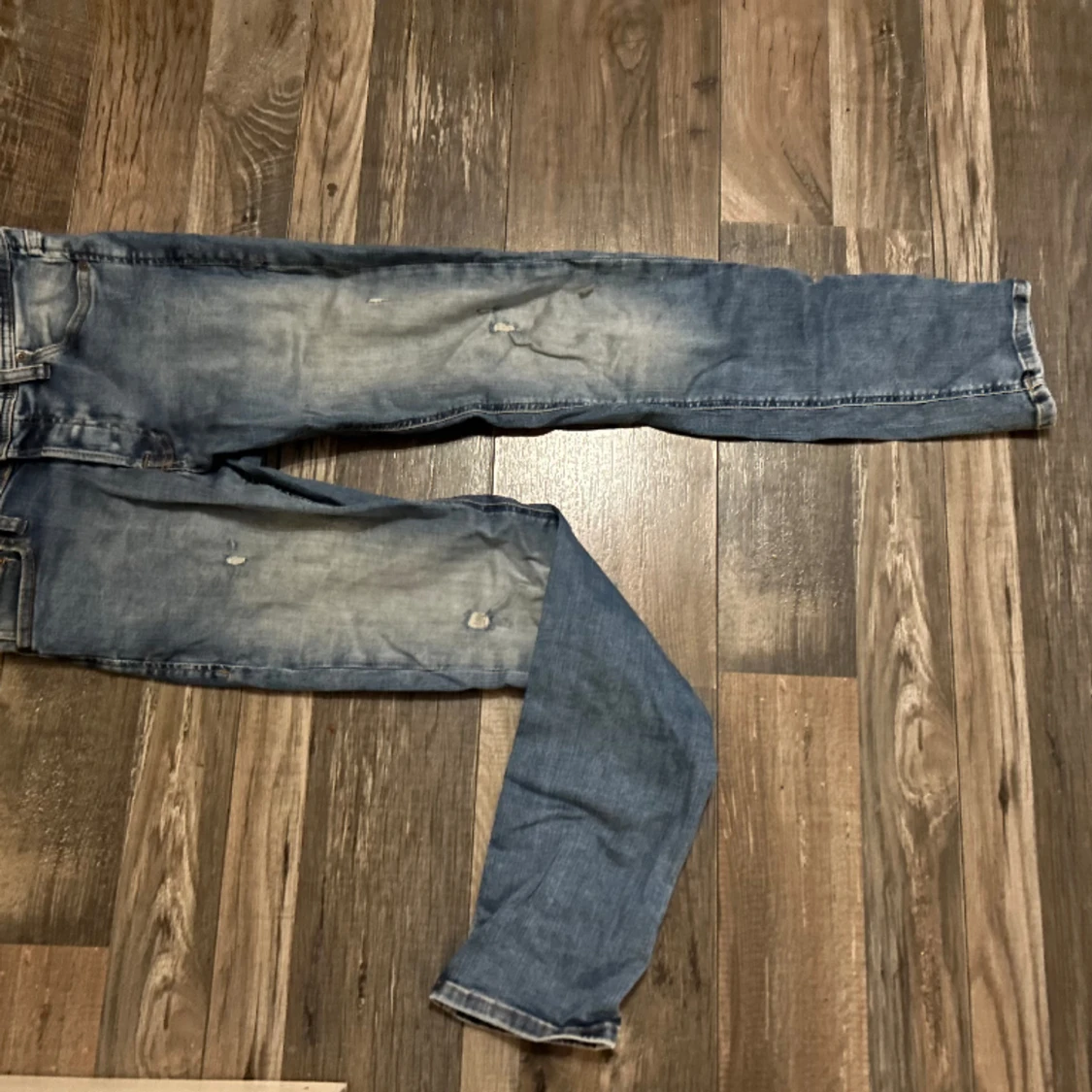 Jack&jones blåa jeans (tveka inte på att fråga om det är något)