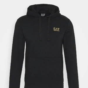 Emperio Armani Hoodie - Tja, säljer denna hoodien eftersom jag har växt ut den. Sparsamt använt. 8/10 skick Inga defekter Storlek S