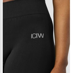 Tights från ICIW - Svarta tights från ICIW Bra skick! Nypris 599kr . Mitt pris 120kr 🤩