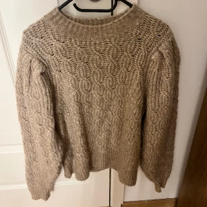 Stickad tröja  - Säljer denna superfina tröjan 