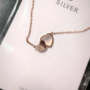 Intressekoll på alla hjärtans dagstemade silversmycken  - .