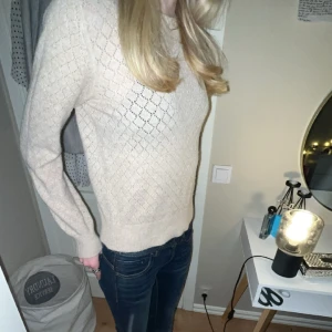 stickad mysig tröja💕 - säljer för den nt används, kontakta för mer info, orginal pris 450