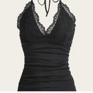 Linne - En jätte fin linne som passar bra till allt, särskilt under en kofta! Då den inte är kort! Ny skick!❤️