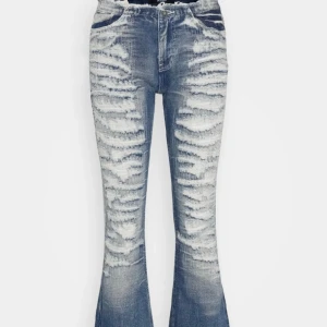 Jaded london jeans - Säljer mina helt nya Jaded London/Urban Outfitters jeans då dom var för små i midjan. Går ej att skicka tillbaka då jag slarvat bort returettiketen 😣 helt nya med lappen kvar, endast testade. Slutsålda, köpta för 950.