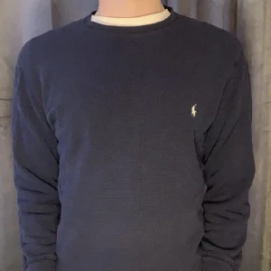 Ralph Lauren tröja - Tja, säljer denna Ralph lauren pullover tröjan i toppskick.  Storlek M  Inga defekter   10/10
