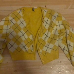Knitted cardigan  - Gul knitted cardigan 
