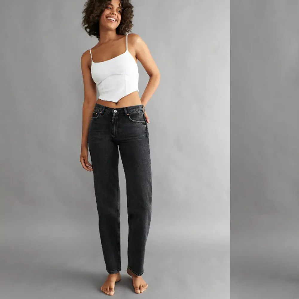 Säljer mina jätte snygga GinaTricot jeans då de är lite för små.. Jeans & Byxor.