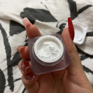 Vit gellack - Pigmenterad och använd en gång till franska naglar så i princip ny. Köparen står för frakten ❤️