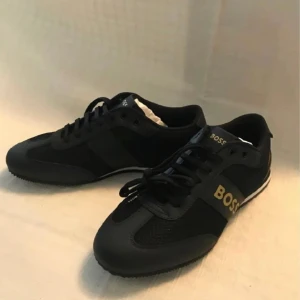 Hugo boss skor - Helt nya hugo boss skor. (oanvända) Nypris 1400. kan sälja billigare 