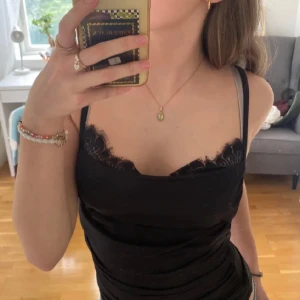 Svart spetslinne  - Svart spetslinne 