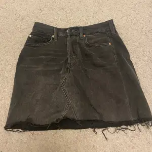 Jättefin jeans kjol som nästan aldrig använts