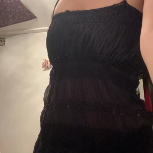 Y2k linne🖤 - Suppersnyggt 2000s inspirerat linne köpt här på plick för länge sen🫶 Säljer då den inte passar mig exakt :( Vid intresse eller frågor kontakta💬💬