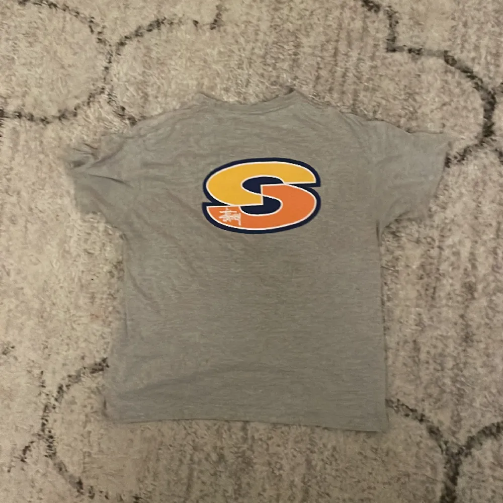 Stussy T-shirt Storlek: L, men passar storlek S . T-shirts.