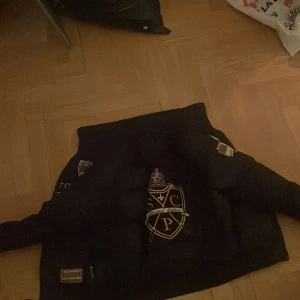 Polo santoz jacka  - Knappt använd luva finns som man kan sätta på och av