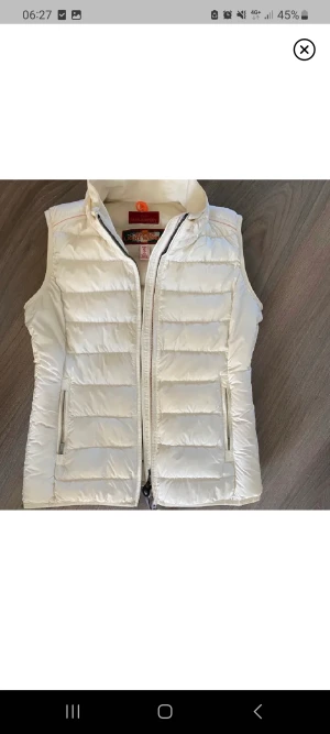 Parajumper väst - Säljer denna fina parajumper väst då den inte kommer till användning längre, pris kan diskuteras vid snabb affär.