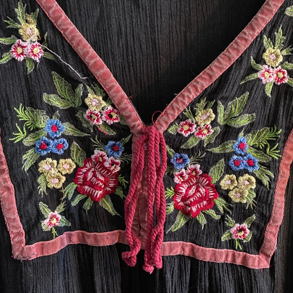 Blus med broderi  - 91