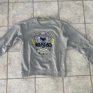 Kenzo tröja  - XL men liten i storleken! 