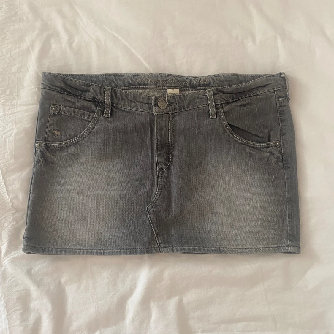 grå jeanskjol  - 90