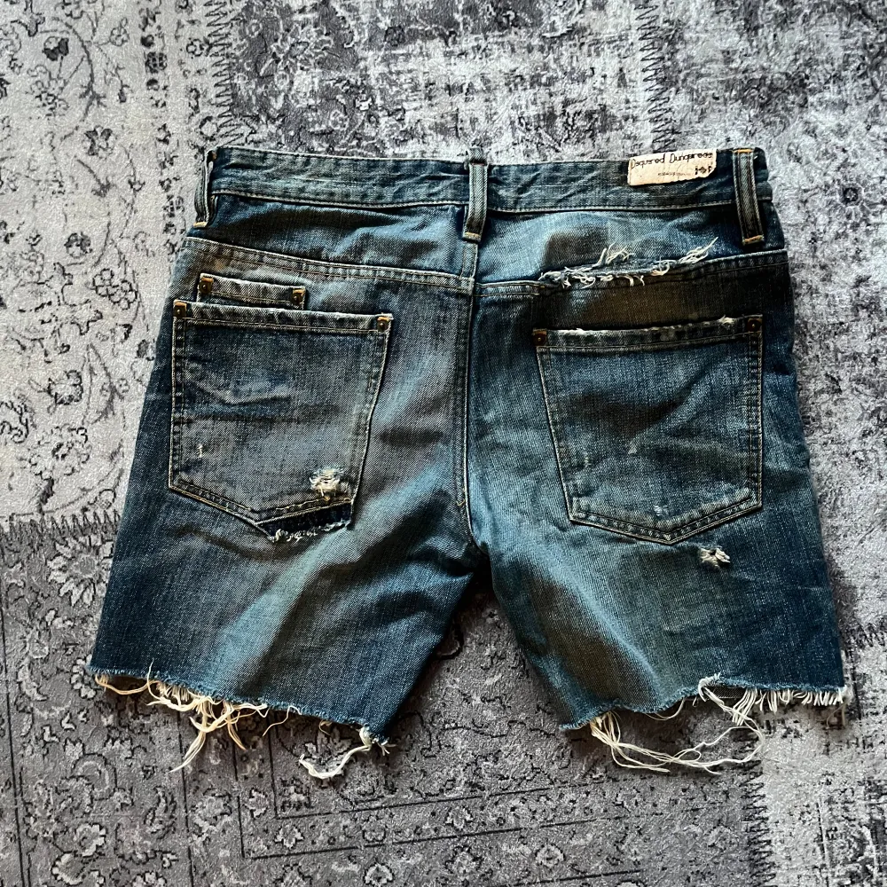 Gamla avklippta dsquared2 jeans. Shorts.