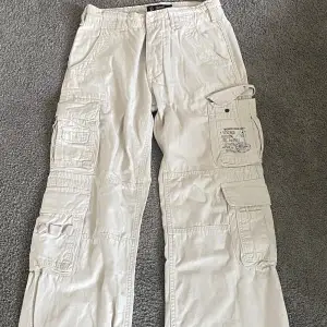 Väldigt fina cargo pants från BRANDIT i storlek S/M  Är helt nya och knappt använda.   