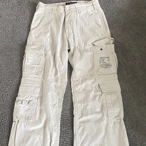 BRANDIT PURE VINTAGE  - Väldigt fina cargo pants från BRANDIT i storlek S/M  Är helt nya och knappt använda.   
