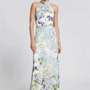 Klänning & Other stories  - Sommarklänning från Other Stories i nyskick, använd en gång så i nyskick. Perfekt till sommaren. Nypris 1300kr