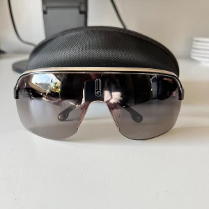 Carrera TOPCAR - Glasögonen är i nyskick och användes endast under sportlovet i Åre! 