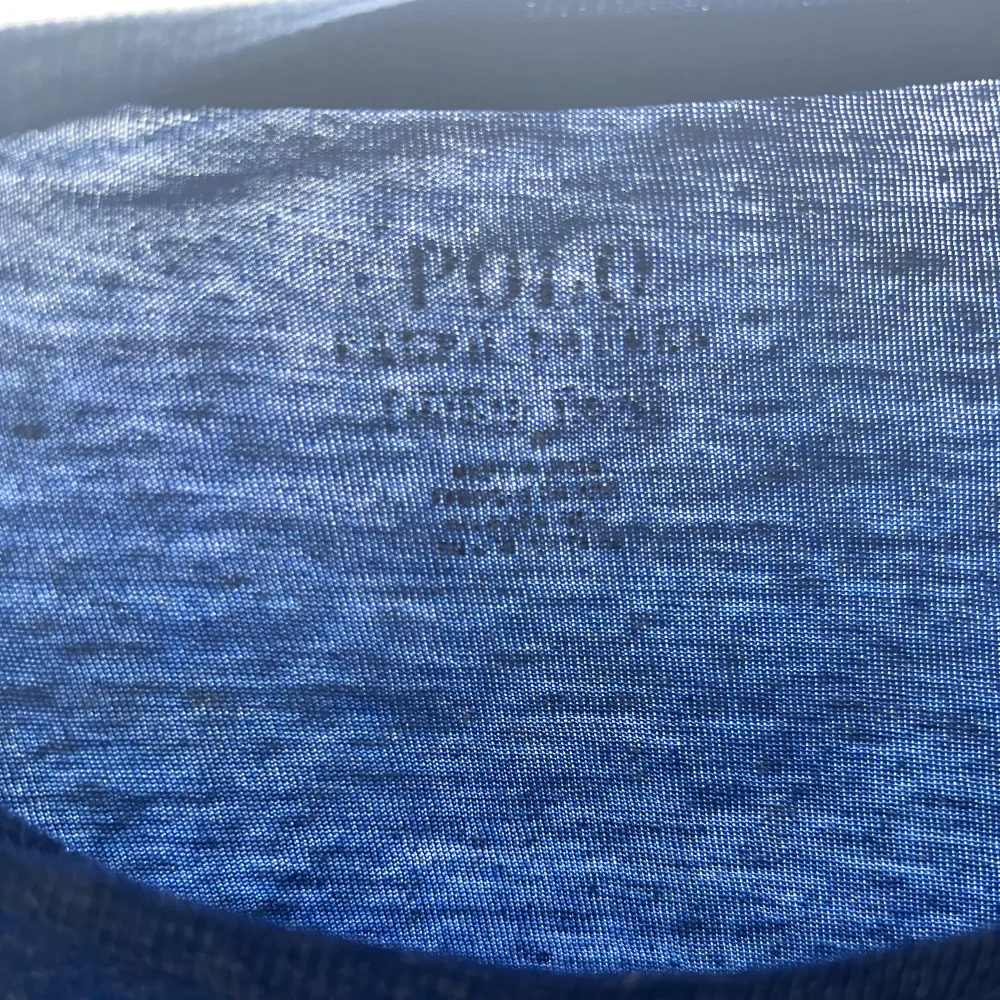Sällsynt Polo Ralph Lauren T-shirt i storlek XS! Som inte säljs på marknaden längre. Tröja passar nästan mig, 175 cm. Utmärkt skick. Perfekt för samlare. . T-shirts.