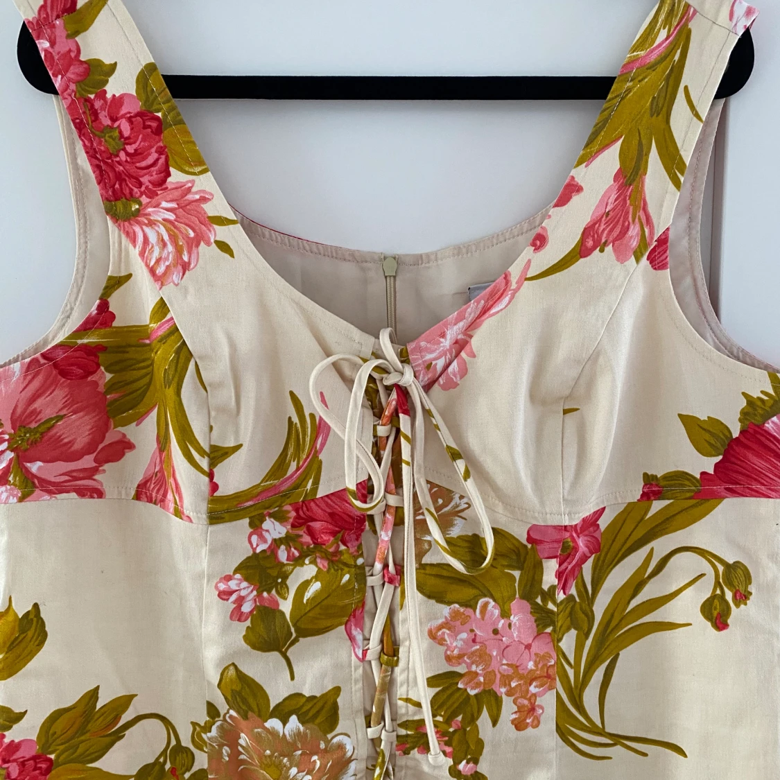 Ljusgul blommig klänning i strl 42 fr Joseph Ribkoff - 91