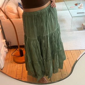 ZARA kjol - Kjol från Zara som bara använts 2 gånger. Storlek S men är väldigt stretchig så passar S-L! 