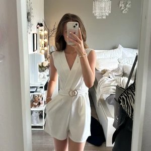 Playsuit  - Jättefin vit playsuit