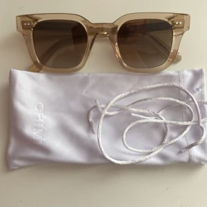 Chimi glasögon  - Säljer ett par helt nya chimi 04 glasögon, dem är endast provade och använda någon enstaka gång, inga defekter alls! Allt följer även med. Säljer dem till ett schysst pris på 599!