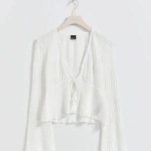 Vit topp - Superfin vit topp från Gina tricot i storlek XS, aldrig använd!