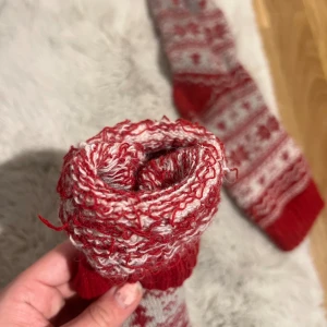 Röda fluffiga sockar❤️ - -Fluffiga -Bekväma  -Mysiga till julen -Långa