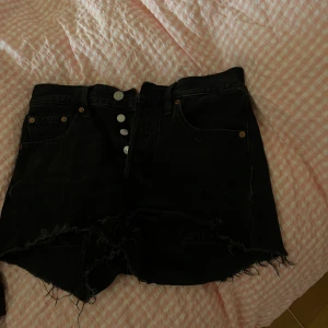Levis jeans shorts  - Snygga Levis jeans shorts   Hittar inte strl med troligtvis 34