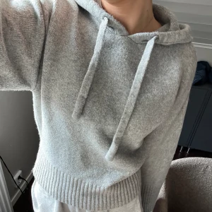 Zara  - Slutsåld Populär tröja från zara i nysick 