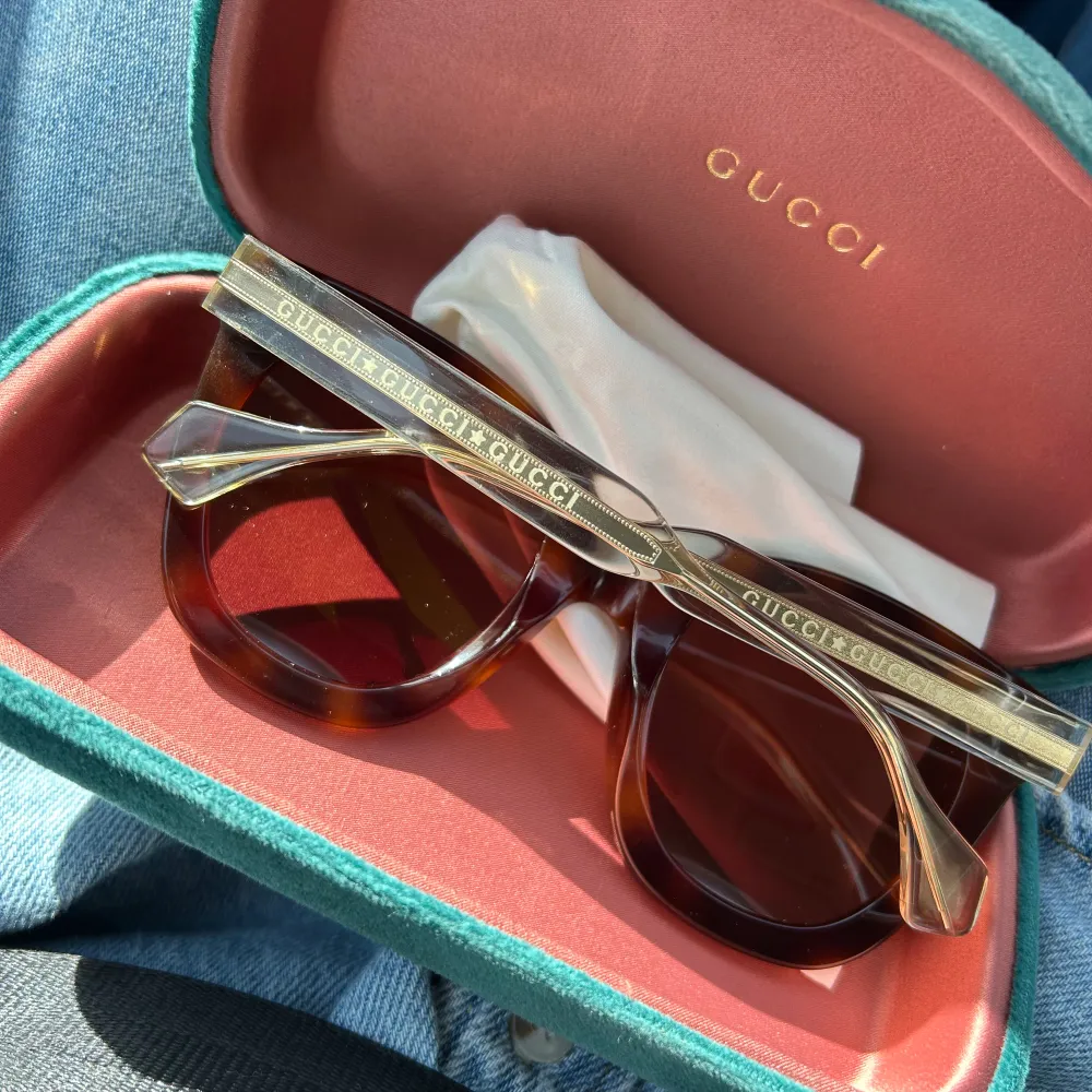 Gucci solglasögon. Köpa på synsam. Accessoarer.