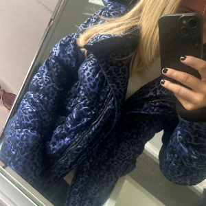 Jacka - Snygg leopard jacka!