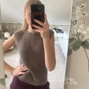 Stickad vest - Hemma stickad vest som inte används längre 