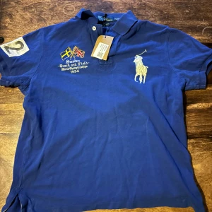 Sweden Ralph lauren polo piké - Väldigt fint skick. Köpt på sellpy. Storlek M. Big pony  